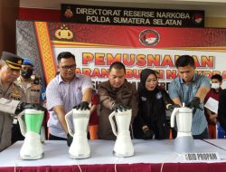 7,7 Kg Sabu dan 183 Butir Pil Ekstasi BB Asal Medan dan Pekanbaru Dimusnakan Polda Sumsel