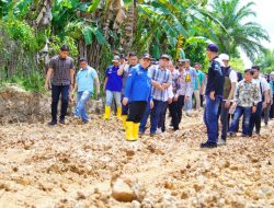 Weekend, Pj Bupati Muba Sandi Fahlepi Tinjau Jalan Rusak di Jirak Jaya