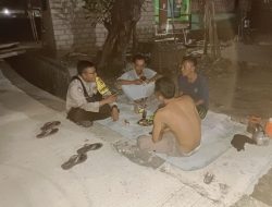 Ciptakan Kondusifitas Wilayah Binaan, Bhabinkamtibmas Desa Andalan Door To Door Bhabinkamtibmas Sambang Silaturahmi dengan Warga