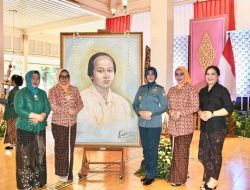 Danlanal Yogyakarta Hadiri Puncak Peringatan Hari Kartini 2024 di Bangsal Kepatihan Yogyakarta