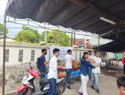Berbagi Takjil Bersama Masyarakat Ampenan, Ludas Dalam Hitungan Menit