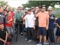Pagi di Mataram, Presiden Jokowi Gowes Sepeda Bambu