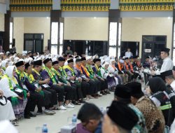 Lepas 445 Jamaah Haji Kloter Pertama Embarkasi Palembang, Agus Fatoni: Selama 40 hari ini Fokus Gunakan Waktu Untuk Ibadah Sebanyak Mungkin