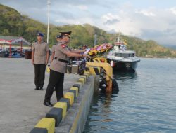 Sambut Hari Bhayangkara Ke-78, Kapolda NTB Tabur Bunga di Laut Sekotong