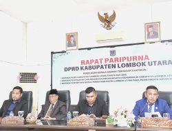 Bupati Djohan dan Wabup Danny Secara Bergiliran Sampaikan Penjelasan Tiga Buah Raperda KLU Dihadapan Legislatif
