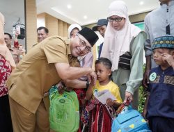Ikut Khitanan Massal, Anak-anak di Muba Dapat Uang Saku dari Sekda Apriyadi