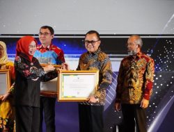 Hani S. Rustam Menerima Penghargaan dari ANRI Kategori Kinerja Terbaik Kearsipan di Sumsel