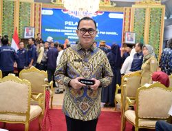 Pj. Bupati Banyuasin Terima Penghargaan Kategori Birokrat Peduli Pers