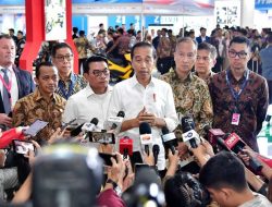 Dihadapan Presiden Jokowi, Dirut PLN Paparkan Kesiapan Ekosistem Kendaraan Listrik di Booth PLN di PEVS 2024