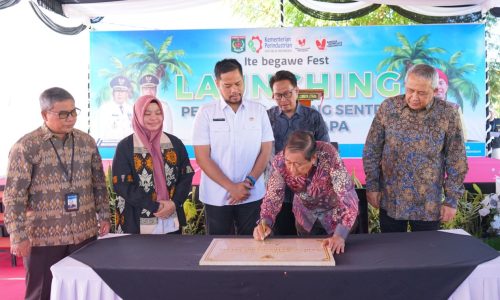 Bupati Djohan Sjamsu Resmikan Gedung Sentra Olahan Kelapa di Pemenang