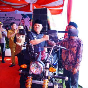 Kunker ke Jirak Jaya, Pj Bupati Muba Lantik Kades Mekar Jaya dan Pengganti Antar Waktu BPD