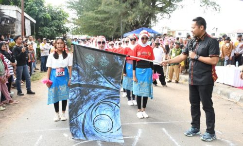 Meriahkan HUT ke-16 KLU, Bupati Bersama Wabup Lombok Utara Lepas Peserta Lomba Gerak Jalan Tingkat OPD dan Umum