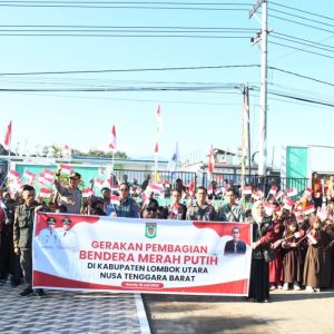 Sambut HUT RI ke-79, Bupati Djohan Serahkan Bendera Merah Putih