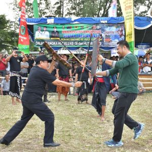 Melalui Peresean, Pemda KLU Bersama Bea Cukai Mataram Sosialisasi Gempur Rokok Ilegal
