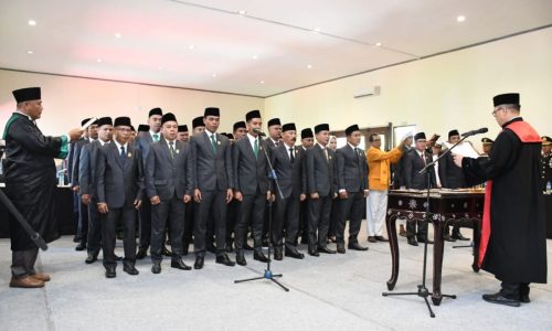 30 Anggota DPRD KLU Periode 2024-2029 Dilantik, Agus: Kebijakan DPRD Harus Cerminkan Kepentingan Umum