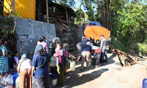 Respon Cepat, Kekeringan di Gunungkidul Lanal Yogyakarta Salurkan Air Bersih