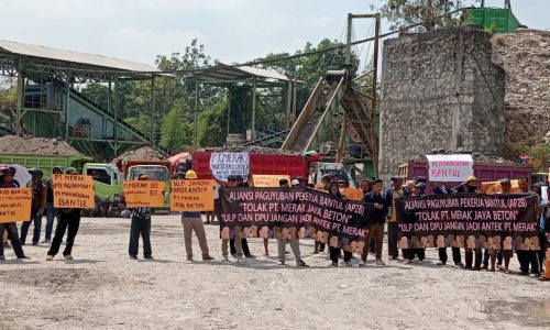Ribuan Pekerja Datangi PT MerakJaya Beton dan ULP Bantul