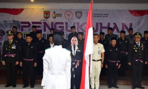 Bupati Ratna Kukuhkan 70 Anggota Paskibraka Kabupaten Mura