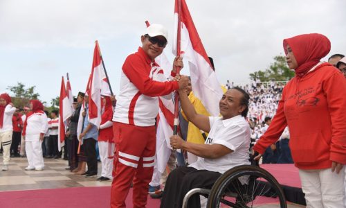 Gerakan Nasional Bendera Merah Putih HUT RI-ke-79, Pj Gubernur NTB Ajak Lanjutkan dan Warisi Nilai-nilai Patriotisme