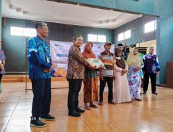 Pemkab Sleman Serahkan Bantuan Pangan Tahap ke 2 Kepada 1042 Penerima di Kalurahan Margakaton