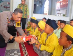 Jumat Cuhat, Kapolres Lombok Utara Santuni 57 Anak Yatim Piatu