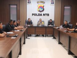 Kabid Humas Polda NTB Beserta Seluruh Staf Ikuti Zoom meeting Divisi Humas Polri