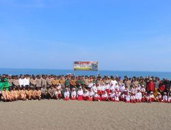 Sinergiritas Jaga Ekosistem Laut di HUT TNI ke-79, Kapolres Lombok Utara Hadiri Karya Bakti TNI dan Pasar Murah di Pantai Beraringan