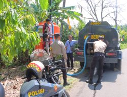 Ditengah Kemarau Panjang, Polres Lombok Utara Salurkan Air Bersih di Genggelang