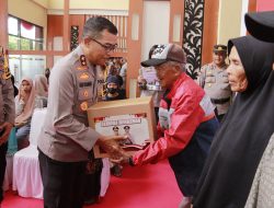 Kapolda NTB Salurkan Bansos kepada Lansia dan Warga Kurang Mampu di Lombok Utara