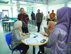 Hari Pertama Kerja di Tahun 2025, Pj Bupati Sandi Fahlepi Sidak Sejumlah OPD