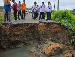 Jalan Terputus, Pemerintah Kecamatan Babat Toman Ambil Langkah Tanggap Darurat