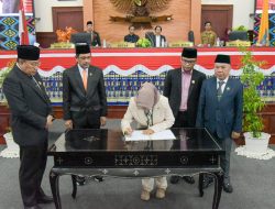 Sekda Miq Gite Hadiri Paripurna Hasil Penetapan Gubernur dan Wakil Gubernur NTB Terpilih Periode 2025-2030