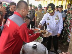 Kunjungi Korban Banjir Bandang di Nanga Wera Bima, Pj Gubernur NTB Beri Bantuan