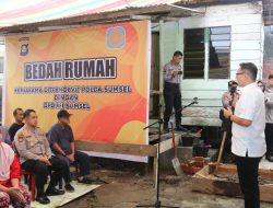 Polda Sumsel Bedah Rumah Warga Kurang Mampu di IT 1 Palembang