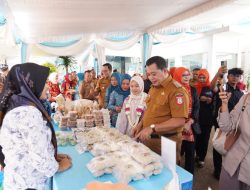 HUT Ke-18 Kelurahan Kedondong Raye, Bupati Banyuasin Bersama Nabila Askolani Buka Bazar Kurma dan Khitan Massal