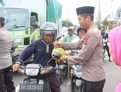 Puasa Hari Ke-15, Polres Lombok Utara Bersama KBTI Bagikan Takjil