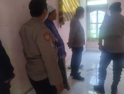 Kerap Dijadikan Tempat Pesta Miras, Polsek Mataram dan Warga Gembok Rumah Kosong di Kekalik Baru