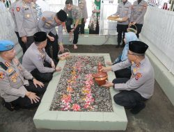 Kapolda NTB Jalin Silaturahmi dan Tabur Bunga, Teguhkan Komitmen Kamtibmas yang Humanis