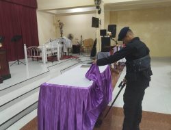 Brimob Polda NTB Lakukan Sterilisasi di Sejumlah Gereja Jelang Paskah 2025 di Mataram