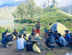 PWI KLU Gelar Clean Up di Gunung Rinjani, Saepudin: Edukasi Pentingnya Keselamatan Pendaki dan Kebersihan