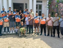 Gowes Kamtibmas, Kapolres Lombok Utara Sisir Desa Tegal Maja dan Salurkan Bantuan Kursi Roda