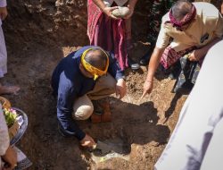 Gubernur NTB Letakkan Batu Pertama Pembangungan Kembali Pura Banjar Dharma Yasa Desa Giri Tembesi