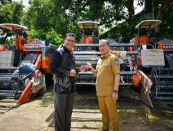 Serahkan Combine Harvester Untuk Kabupaten Sumbawa, Gubernur NTB: Semua Dapat, Kita Utamakan Daerah Lumbung