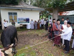 Bupati Askolani dan Wabup Netta Shalat Idul Adha di Masjid Al-Amir