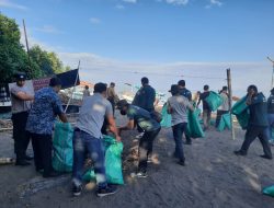Sambut Hari Bhayangkara ke-79, Polres Lombok Utara Gelar Aksi Bersih Pantai di Dusun Kerakas