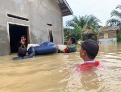 Luapan Anak Sungai Lalan Rendam 99 KK di Bayung Lencir, Pemda Hadir Layani Warga Terdampak Banjir 