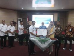 Wabup Banyuasin Tanda Tangani MoU Perjanjian Kerjasama BUMDES dan Penyerahan KUR