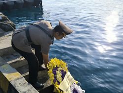 Sambut Hari Bhayangkara ke-79, Polres Lombok Utara Tabur Bunga di Teluk Nara