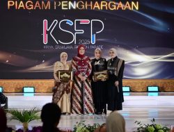 Bajumpe Pedade Serangkai Banyuasin Sukses Melenggang di Kriya Sriwijaya Fashion Parade 2025