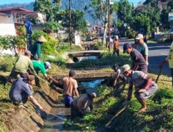 Gotong Royong Bersihkan Saluran Irigasi, Kades Nawangsasi: Ini Wujud Kepedulian Lingkungan dan Keberlanjutan Pertanian